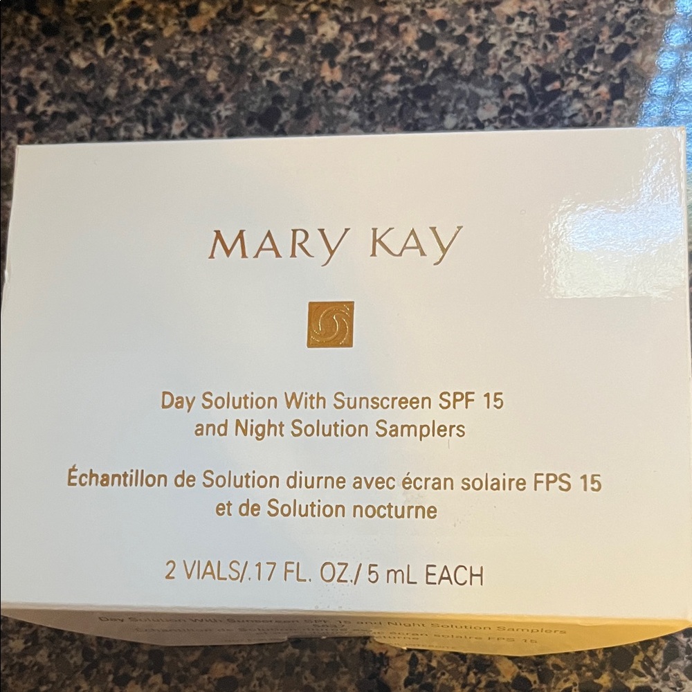 Mary Kay Travel Size Day & Night Solution, SPF 15, NEW